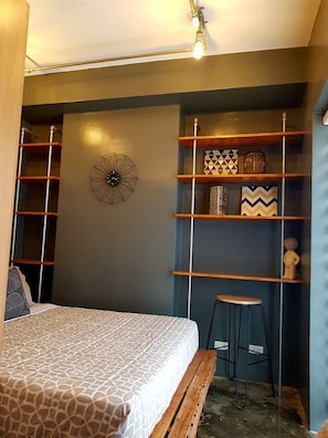 Studio 610 | In-room safe, desk, iron/ironing board, free WiFi