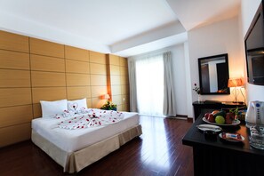 Senior Double or Twin Room | Minibar, in-room safe, desk, blackout drapes - Paragon Villa Hotel (Nha Trang)