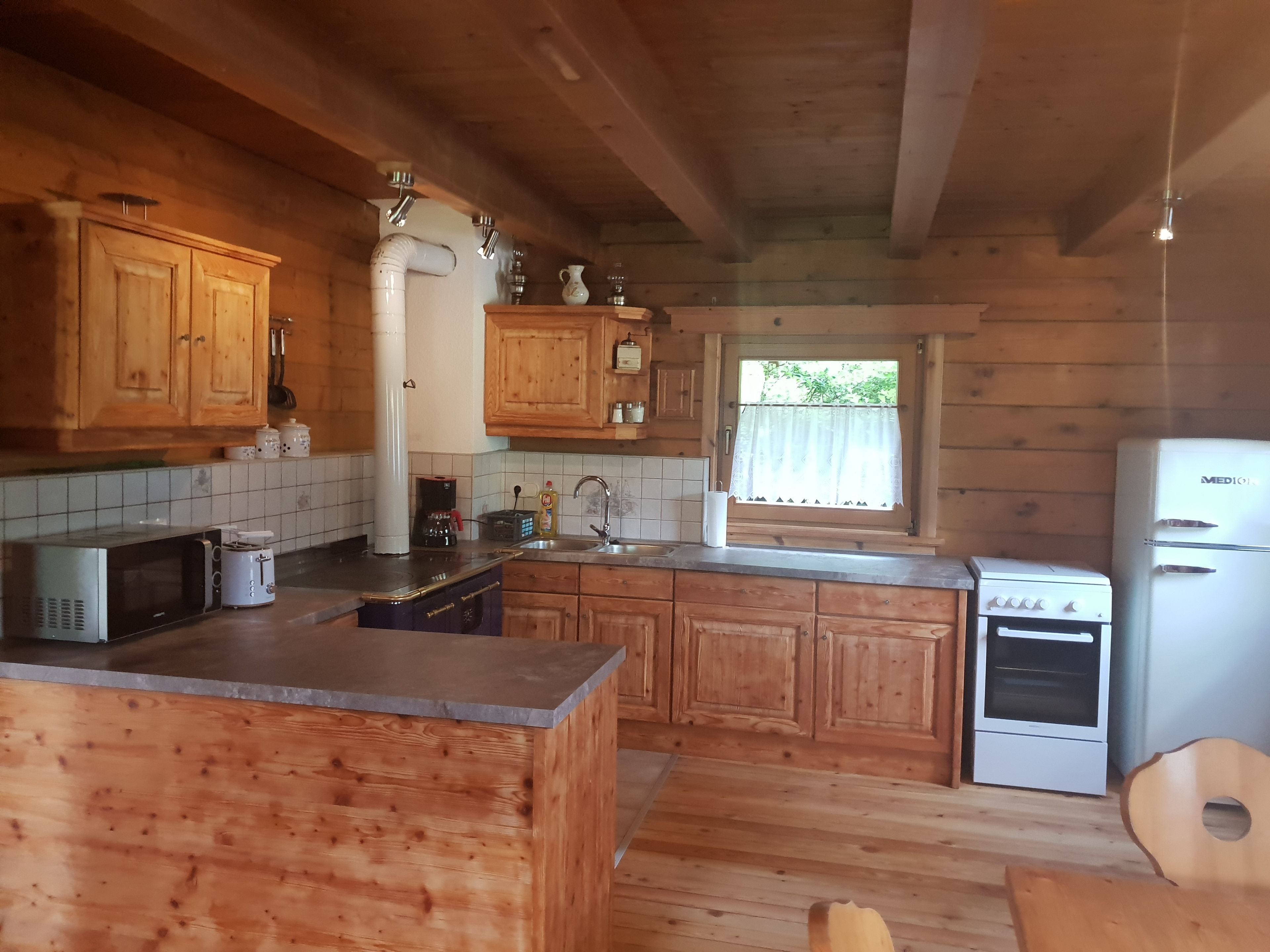Deluxe Cottage | Dapur peribadi | Peti sejuk/penyejuk beku saiz penuh, ketuhar gelombang mikro, dapur 