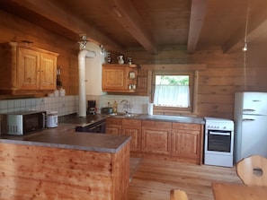 Deluxe-Ferienhaus | Eigene Küche | Großer Kühlschrank, Mikrowelle, Herdplatte
