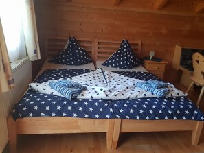 Classic Apartment | Individually decorated, soundproofing, free WiFi, bed sheets - Appartementhaus Gugganig (Flattach)