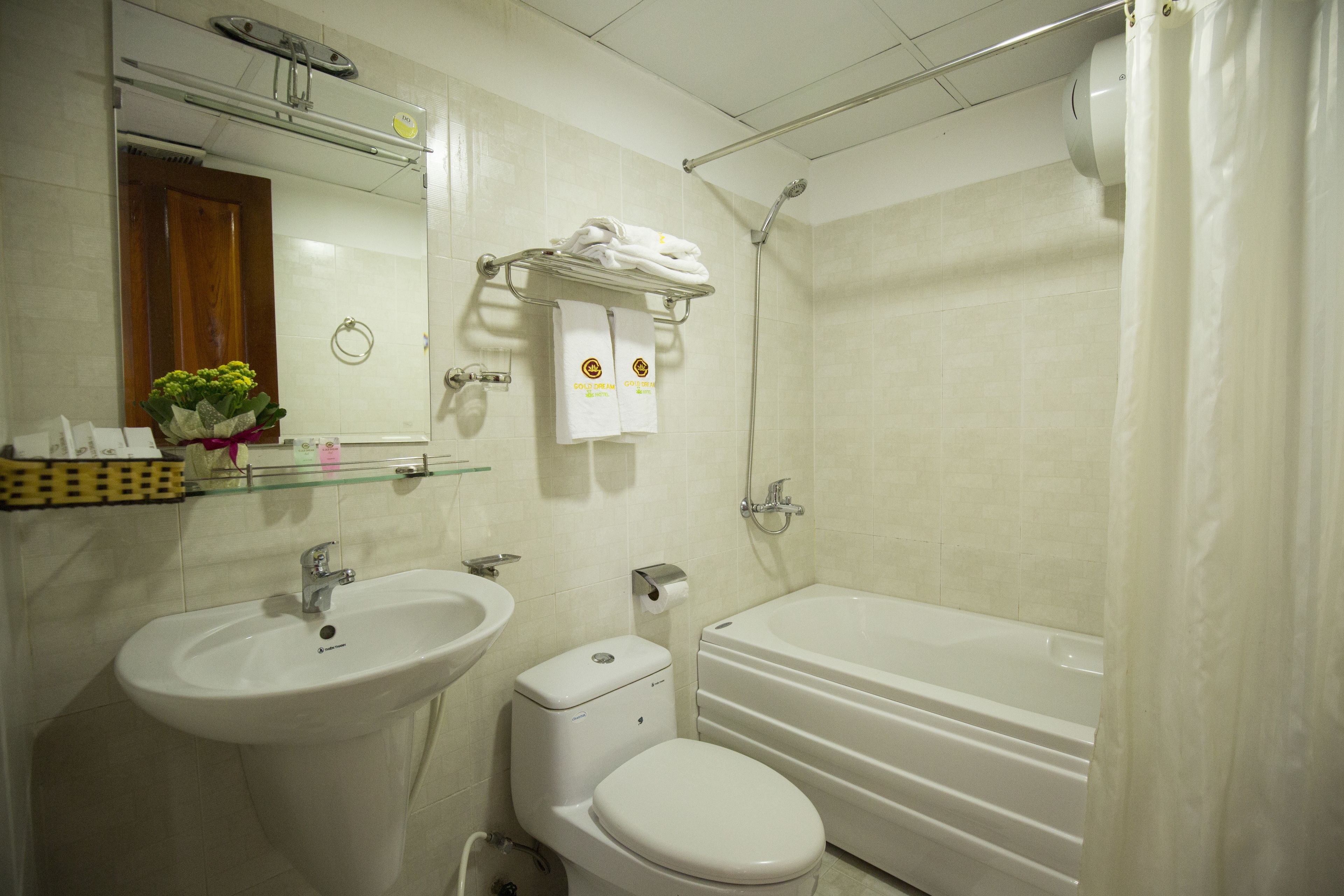 family room | bathroom | shower, free toiletries, hair dryer, slippers