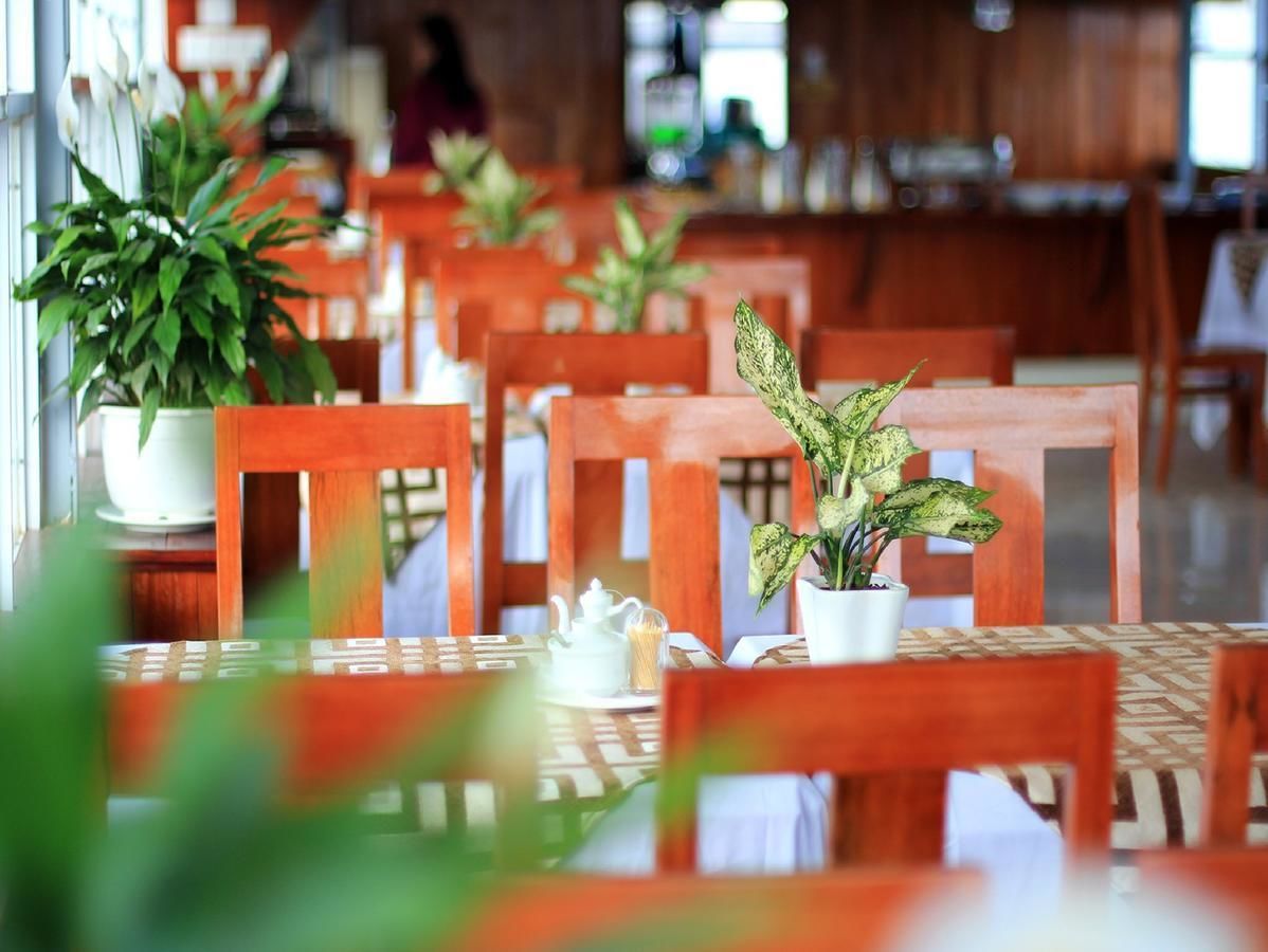 lunch and dinner served, international cuisine