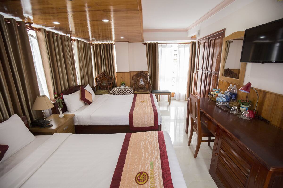family room | minibar, desk, free wifi, bed sheets