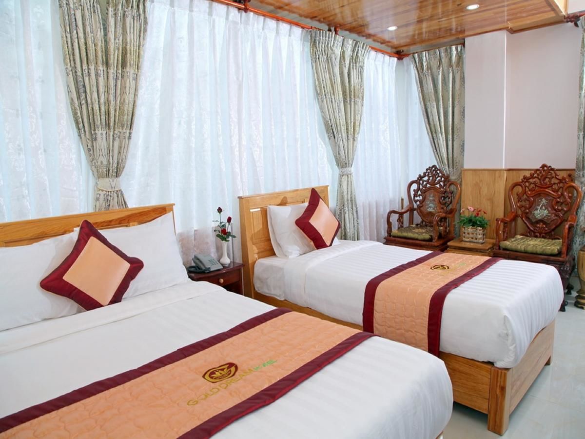 family room | minibar, desk, free wifi, bed sheets