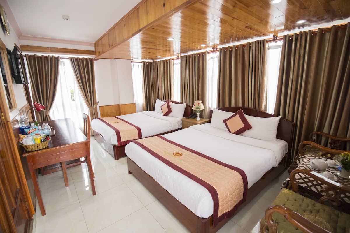 family room | minibar, desk, free wifi, bed sheets