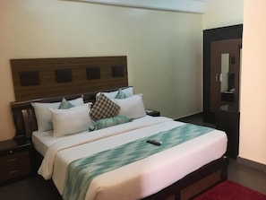 Royal Room, 1 Queen Bed, Non Smoking | Desk, laptop workspace, free WiFi, bed sheets - Cynergy Suites Royale (Lekki)