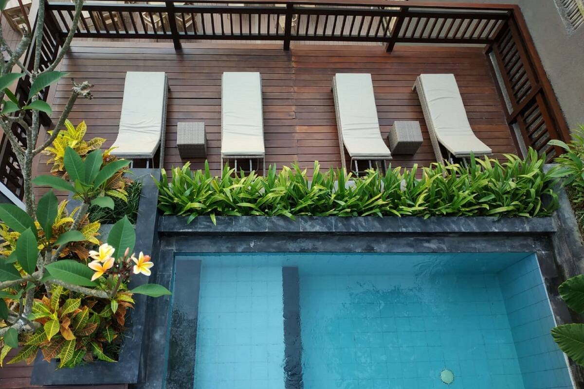 Private pool