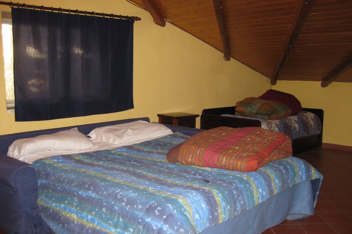 Habitación cuádruple, baño compartido | Camas extra y wifi gratis