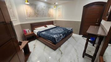 Desk, laptop workspace, free WiFi, bed sheets