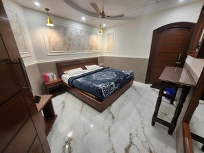 Chambre Double Exécutive, 1 très grand lit, fumeur