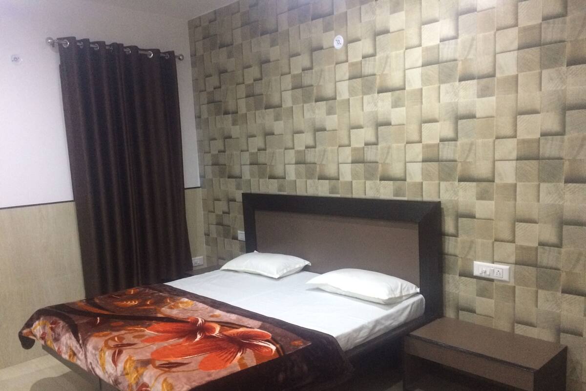 Luxury Double Room, 1 Single Bed, Smoking
