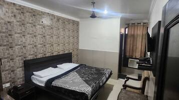 Standaard tweepersoonskamer, 1 eenpersoonsbed, roken | Een bureau, een laptopwerkplek, gratis wifi, beddengoed