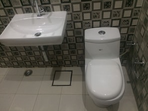 Luxury Double Room, 1 Single Bed, Smoking | Bathroom