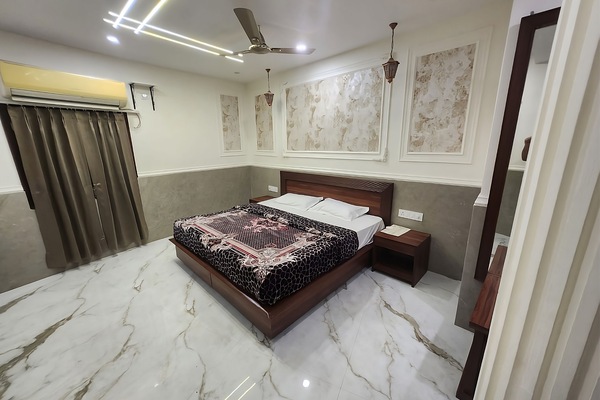 Executive Double Room, 1 King Bed, Smoking | Desk, laptop workspace, WiFi (free)