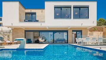 Luxury Villa, Private Pool (Silver Pearl) | Room amenity