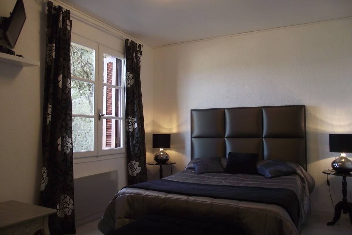Habitación doble | Escritorio, cortinas opacas, sistema de insonorización