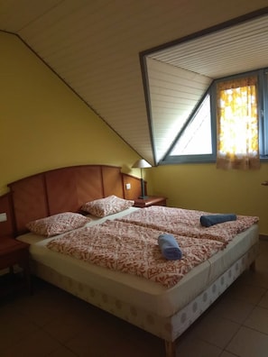 Classic Double Room, 1 Double Bed, Non Smoking | Free WiFi, bed sheets