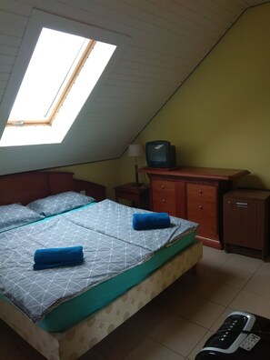 Classic Double Room, 1 Double Bed, Non Smoking | Free WiFi, bed sheets