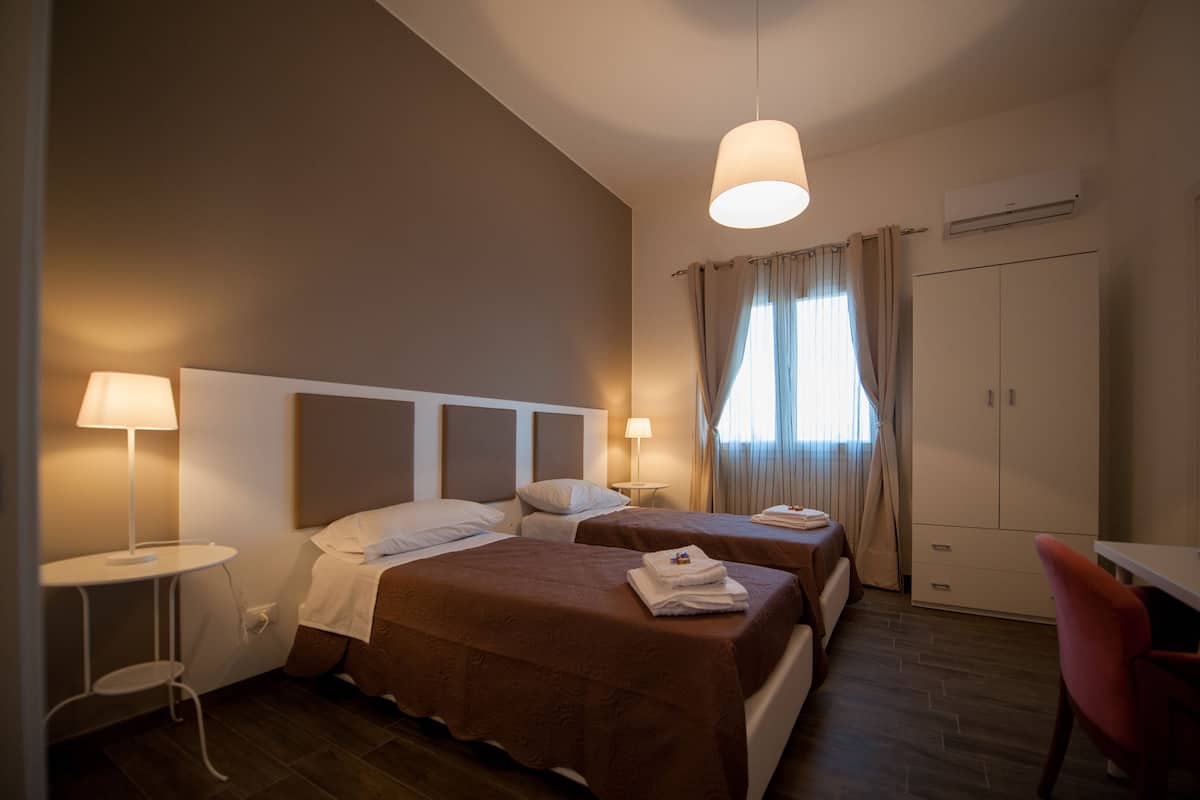 Deluxe Double or Twin Room, Balcony