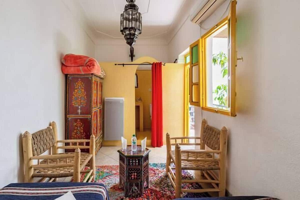 Kahden hengen tavanomainen huone (kaksi sänkyä) (Jaune) | Oleskelualue