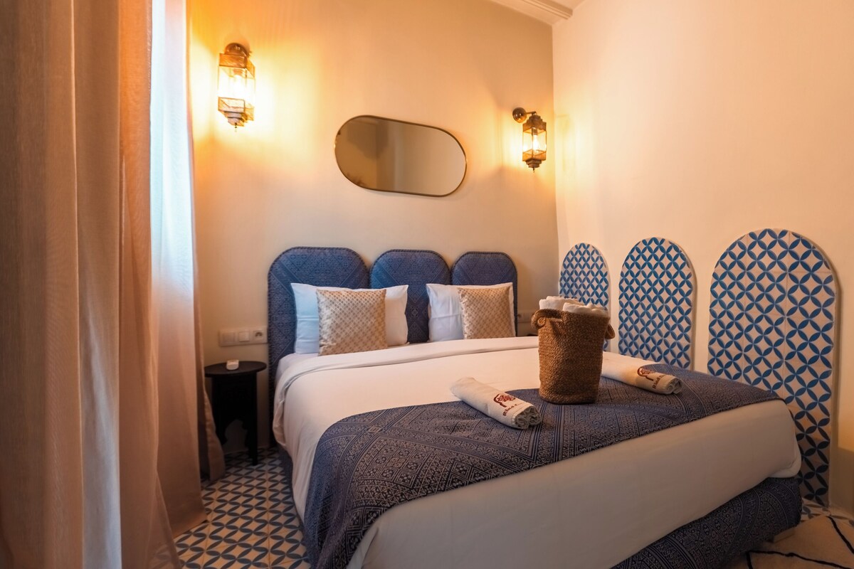 Comfort Double Room (Bleu) | In-room safe, blackout curtains, iron/ironing board (on request)