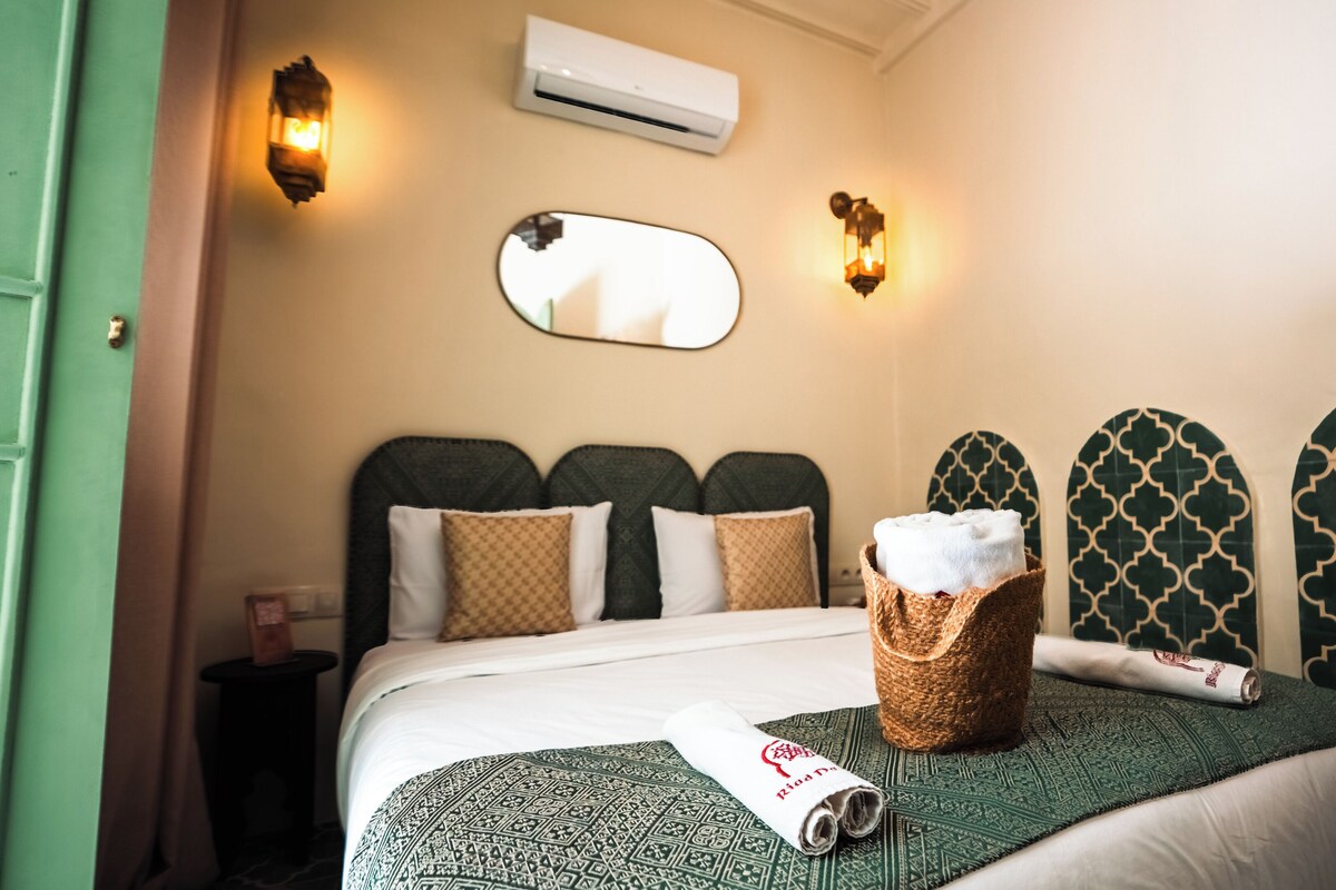 Comfort Double Room (Verte) | In-room safe, blackout curtains, iron/ironing board (on request)