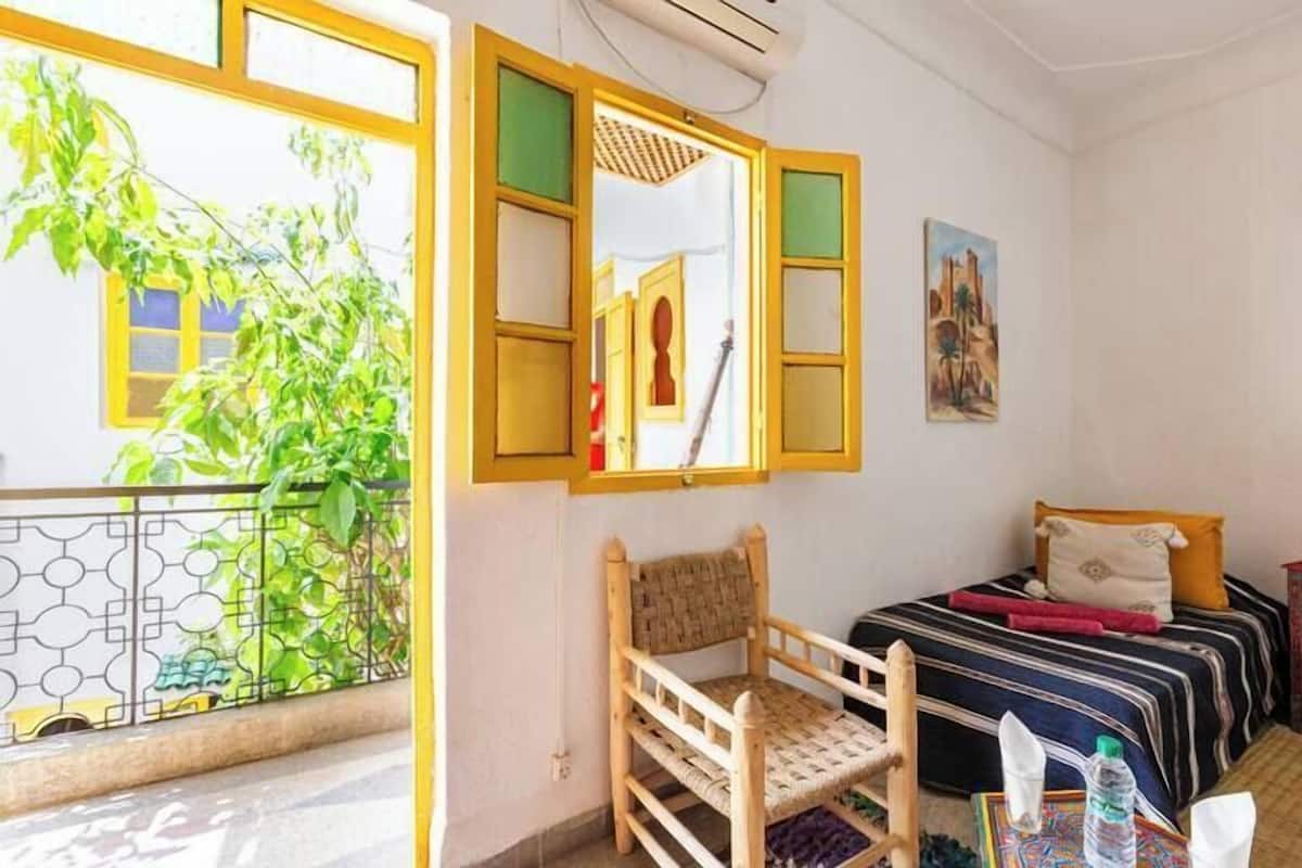 Kahden hengen tavanomainen huone (kaksi sänkyä) (Jaune) | Tallelokero huoneessa, yksilöllisesti sisustettu