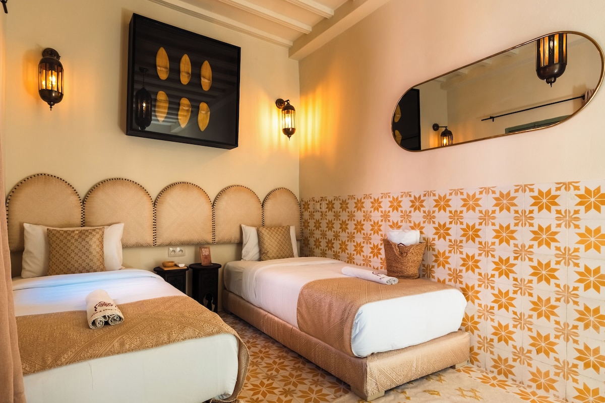 Superior Twin Room (Jaune) | In-room safe, blackout curtains, iron/ironing board (on request)