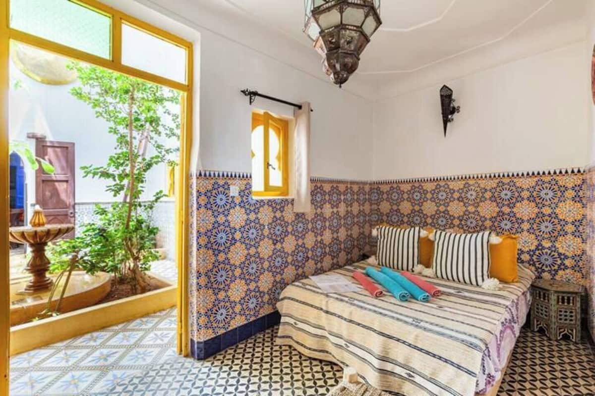 Deluxe-huone | Tallelokero huoneessa, yksilöllisesti sisustettu