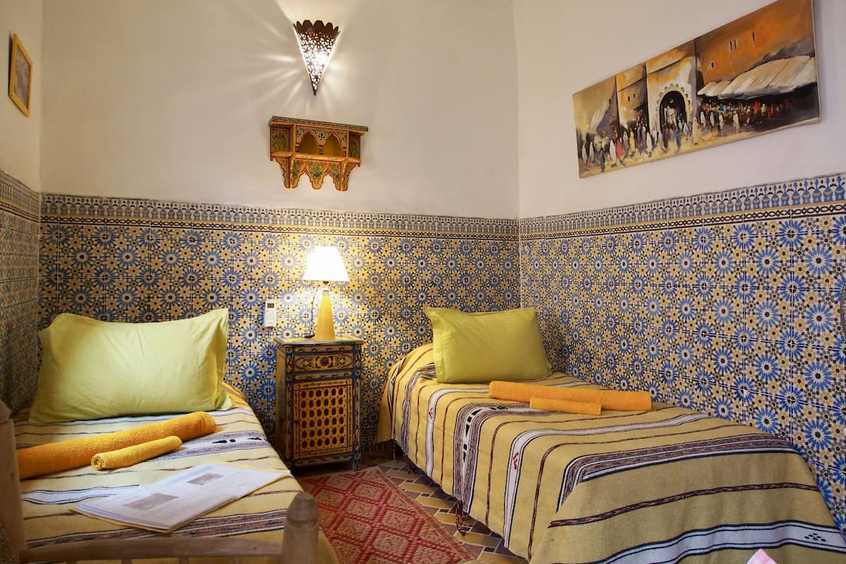 Kahden hengen superior-huone (kaksi sänkyä) (Jaune) | Tallelokero huoneessa, yksilöllisesti sisustettu