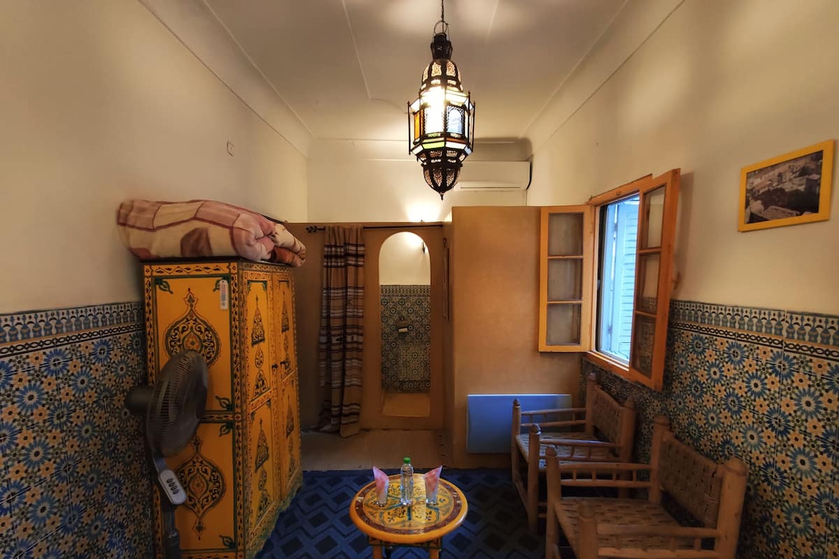 Kahden hengen superior-huone (kaksi sänkyä) (Jaune) | Tallelokero huoneessa, yksilöllisesti sisustettu