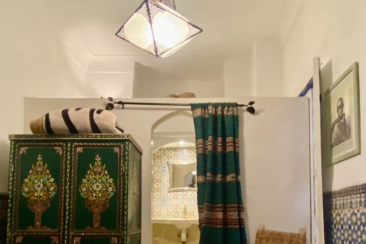 Kahden hengen comfort-huone (Verte) | Tallelokero huoneessa, yksilöllisesti sisustettu