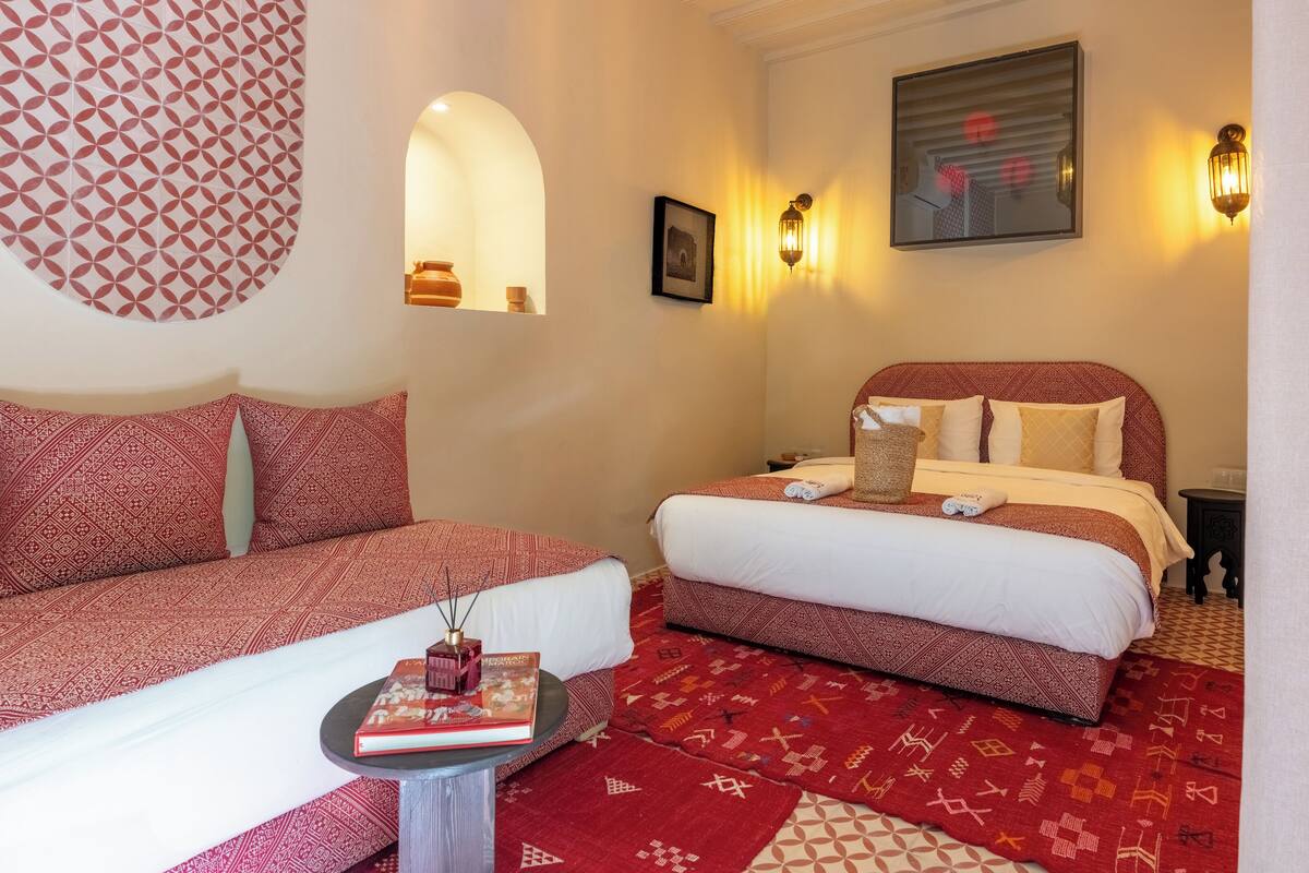 Superior Triple Room (Rouge)