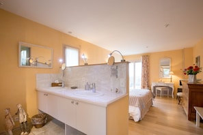 Superior Double Room (Orchidées) | Egyptian cotton sheets, premium bedding, Select Comfort beds