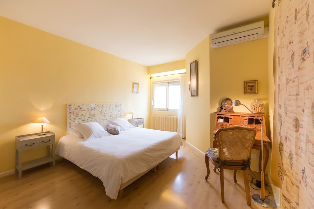 Habitación doble estándar (Aubépines) | Sábanas de algodón egipcio y ropa de cama de alta calidad