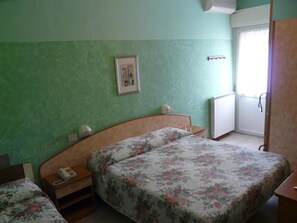 Triple Room | Minibar, in-room safe, desk, free WiFi - Hotel Vecchia Rimini (Comacchio)