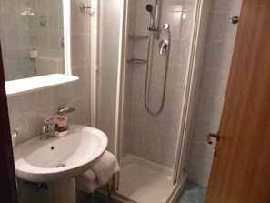 Minibar, in-room safe, desk, free WiFi - Hotel Vecchia Rimini (Comacchio)
