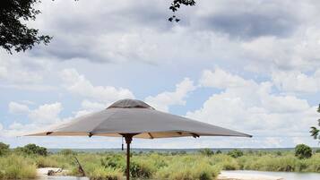 2 restaurants, breakfast, lunch served; local and international cuisine