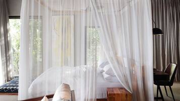 Luxury Suite | Premium bedding, free minibar items, in-room safe