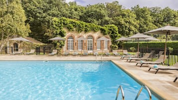 Seasonal outdoor pool, pool umbrellas, sun loungers