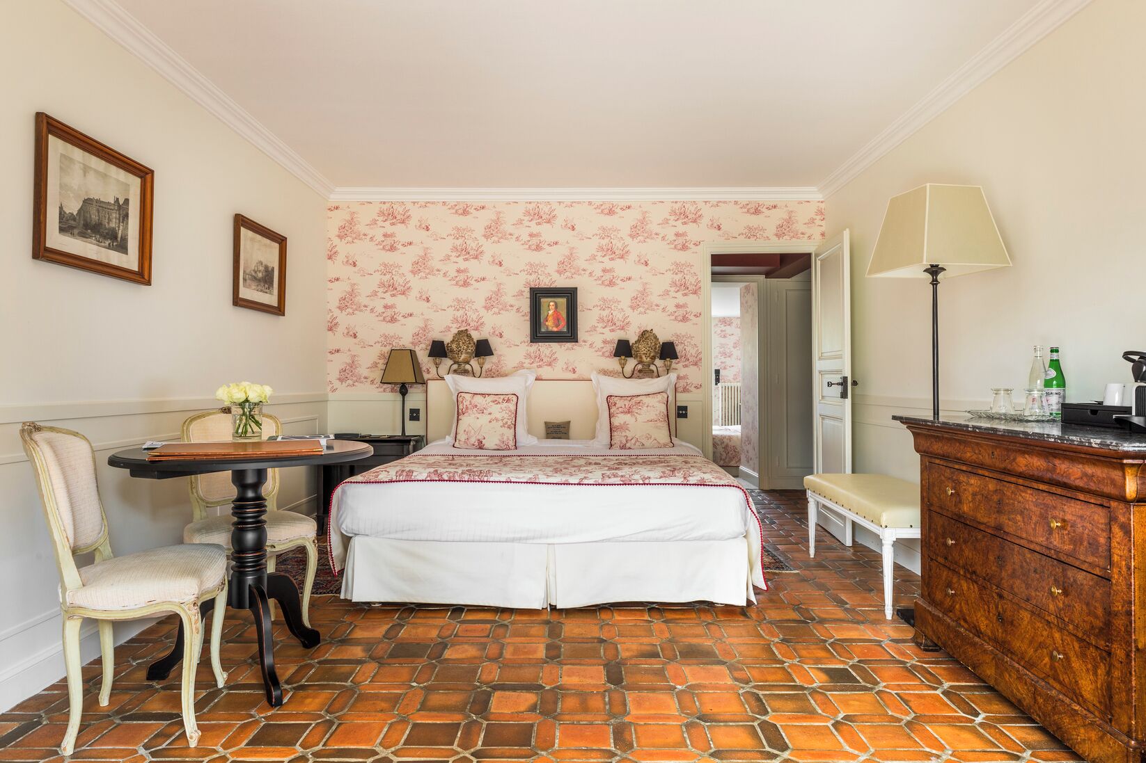 Phòng dành cho gia đình (Superior Demeure) | Minibar, két bảo mật tại phòng, trang trí khác biệt 