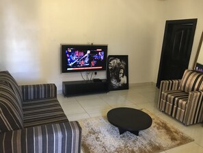 Estudi, 1 llit de matrimoni, no fumadors | Sala d'estar | Televisor LCD