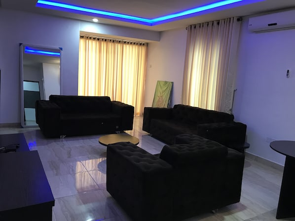 Deluxe Apartment, Multiple Beds, Non Smoking | Blackout drapes, iron/ironing board, free WiFi, bed sheets