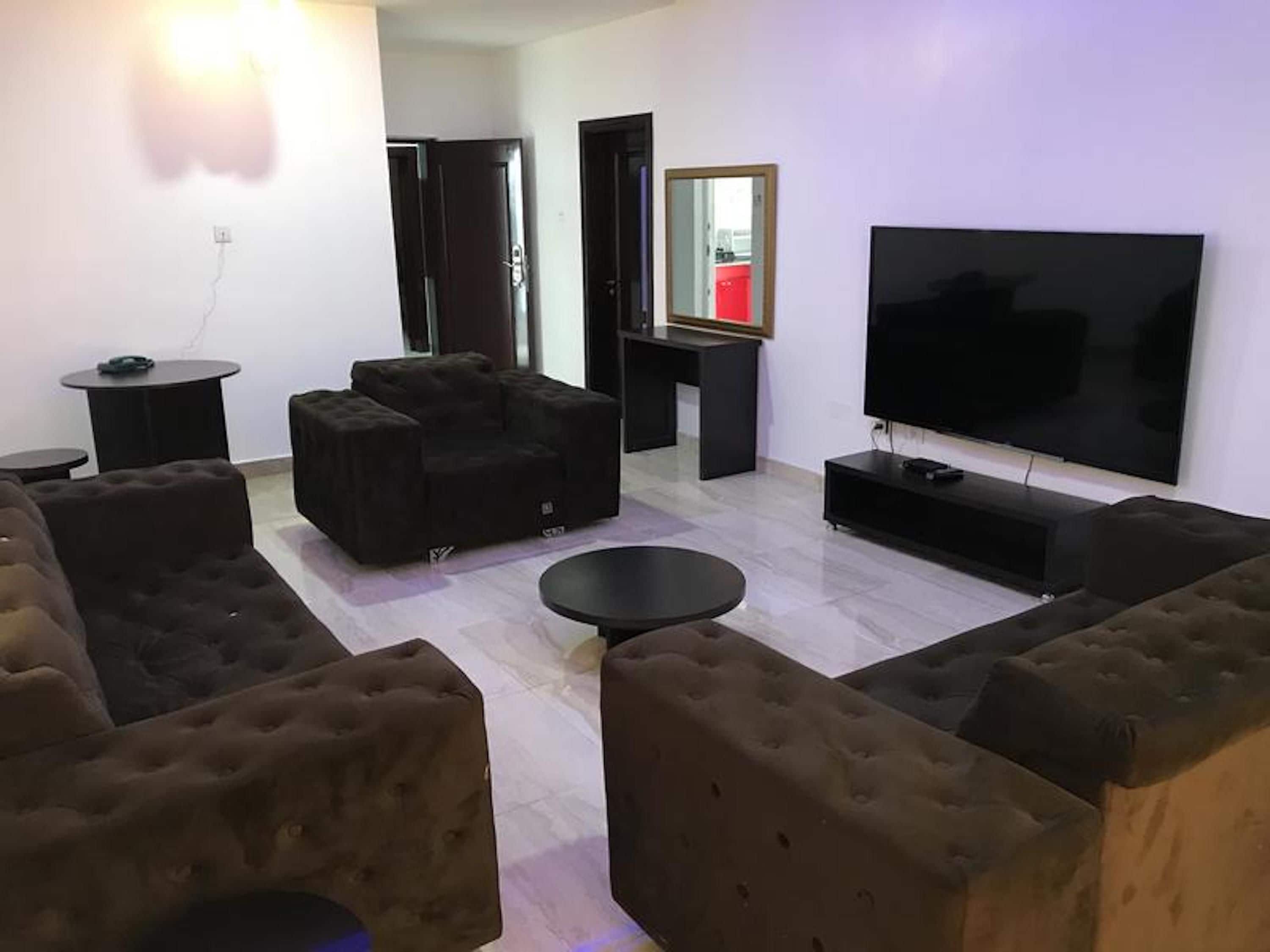 Deluxe appartement, meerdere bedden, niet-roken | Woonkamer | Een lcd-televisie