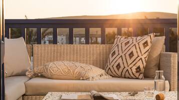 Deluxe King Studio | Balcony