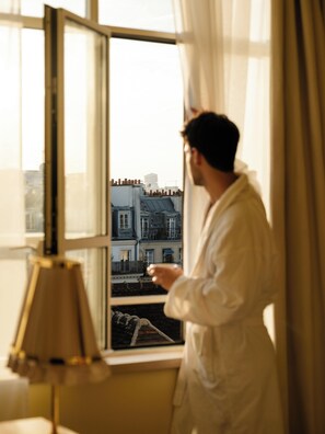 Premium bedding, minibar, in-room safe, individually decorated - 9Confidentiel (Paris)