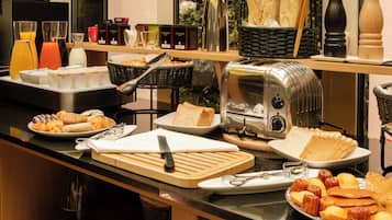 Petit déjeuner buffet servi tous les jours en supplément