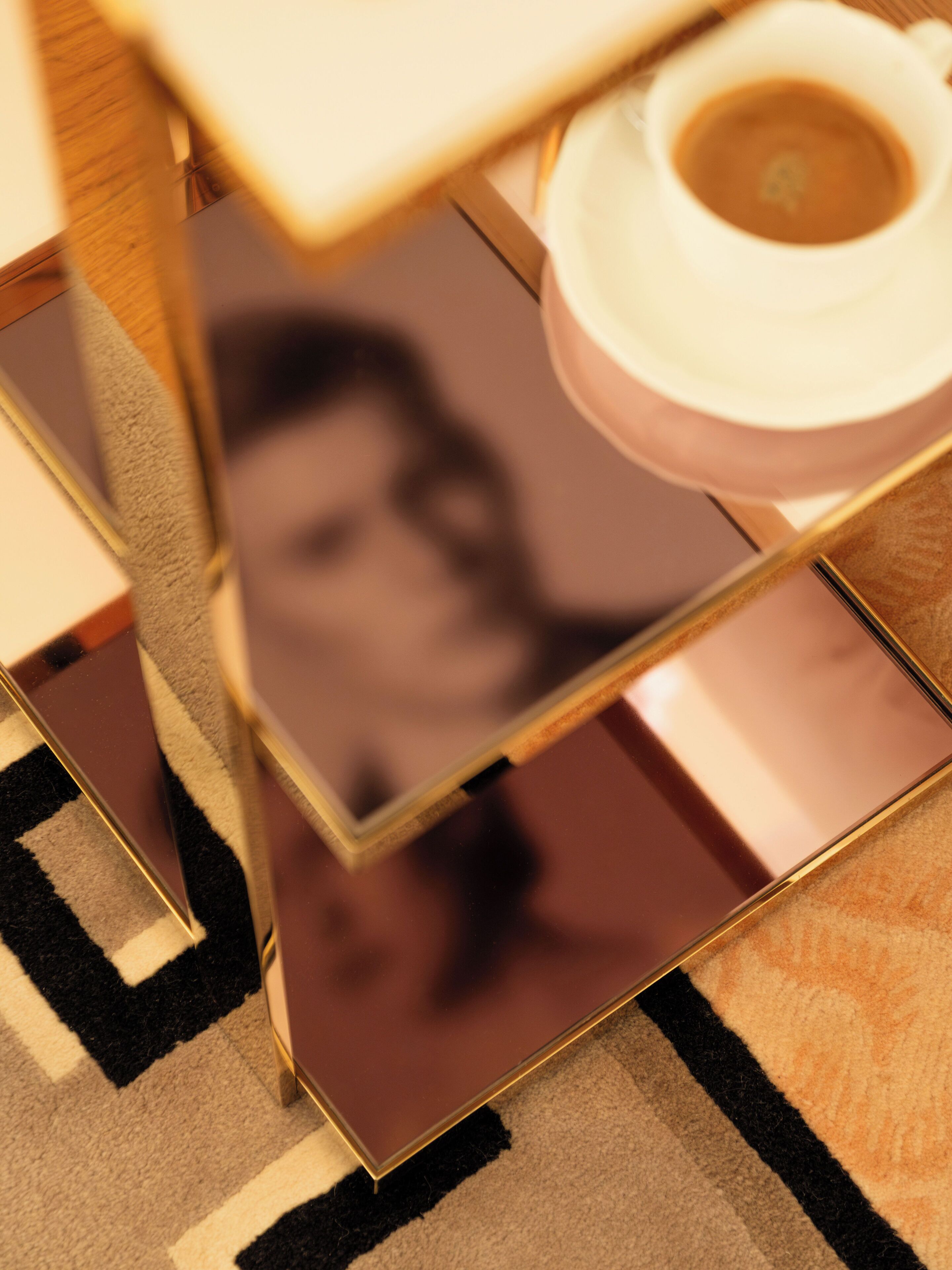 Photo - 9Confidentiel