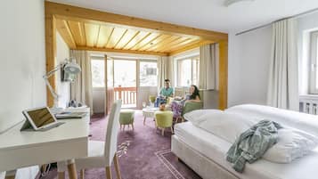 Superior Double Room, Balcony | Hypo-allergenic bedding, down comforters, in-room safe, desk